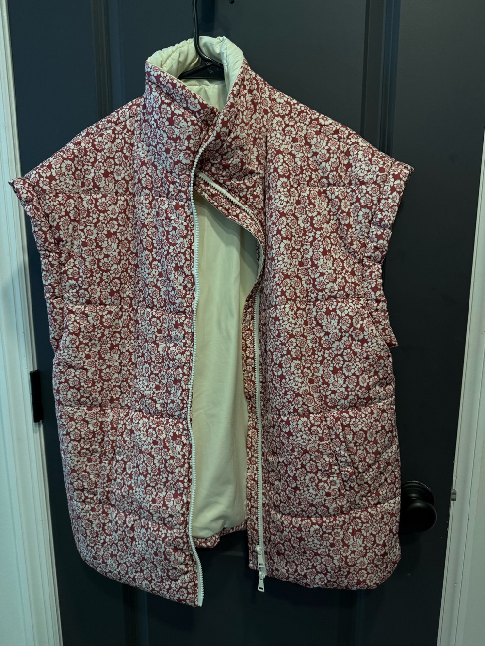 New size M but oversized Red Floral Quilted Vest